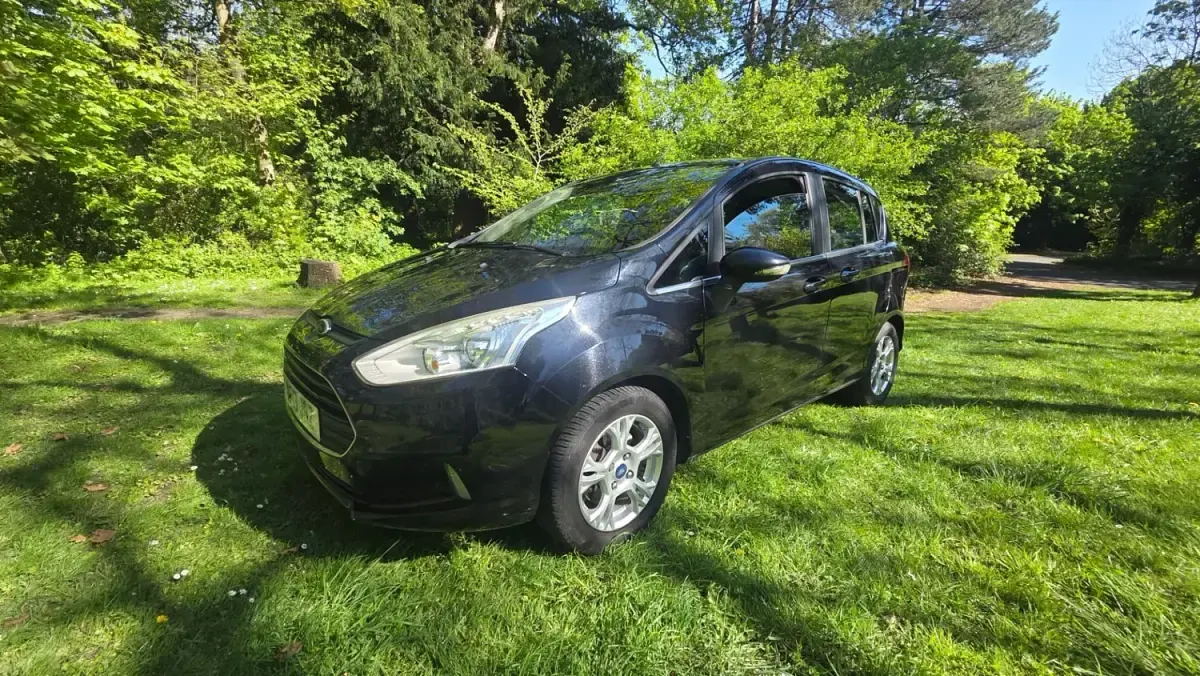 Usado Ford B-MAX Zetec 90 HP (66 kW) 2013 Preto Monovolume