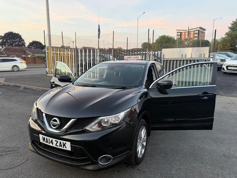 Black Used 2015 Nissan Qashqai Acenta+ SUV | £4,770 (Super price) - Image 1/4