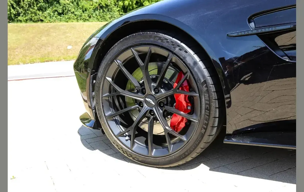 New Aston Martin V8 Vantage 655 HP (481 kW) 2025 Black Hatchback