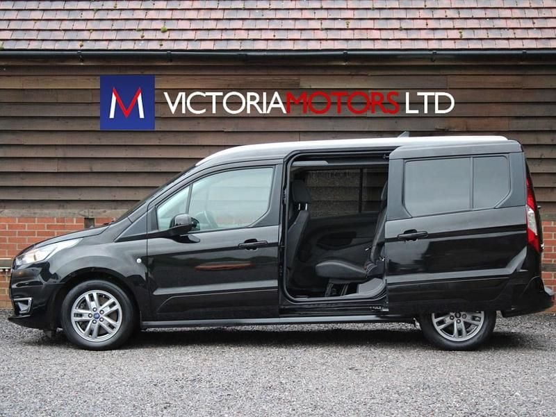 Used Ford Grand Tourneo Connect Titanium 120 HP (88 kW) 2022 Black MPV