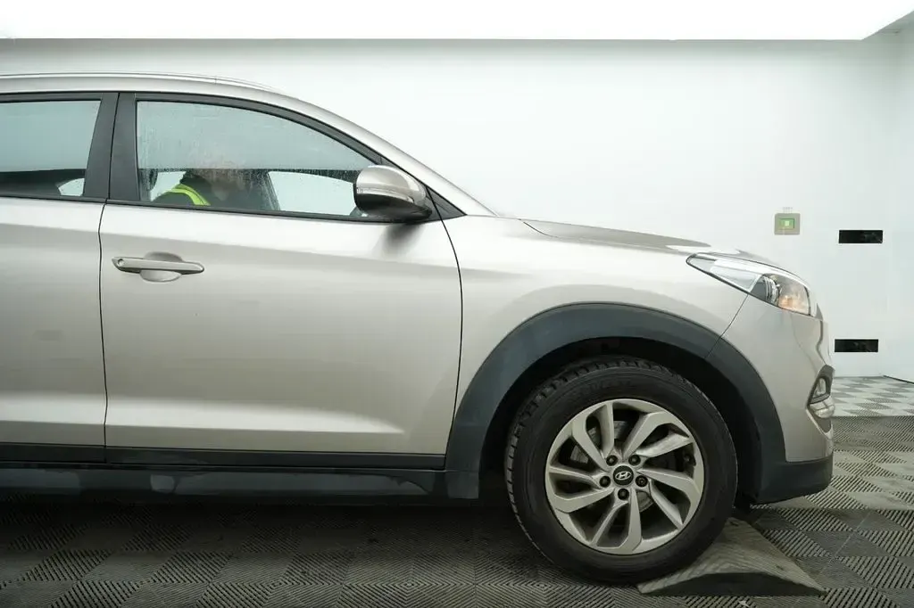 Used Hyundai Tucson SE 116 HP (85 kW) 2017 White SUV