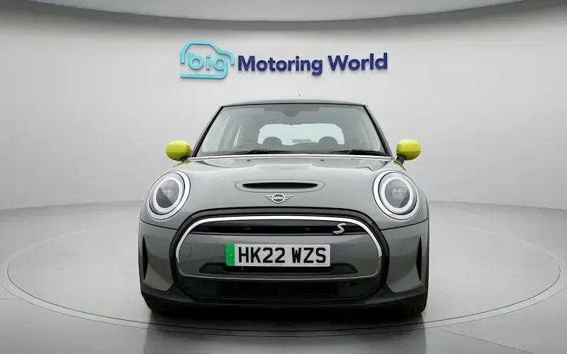 Used Mini Cooper Level 1 135 kW (184 HP) 2023 Hatchback