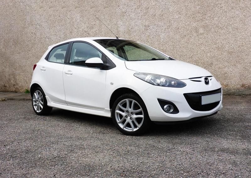 White Used 2012 Mazda 2 Hatchback | £4,450 (Fair price) - Image 1/4