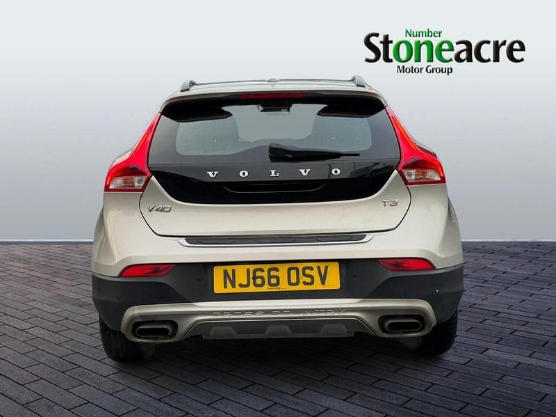 Used Volvo V40 2016 Gold Hatchback