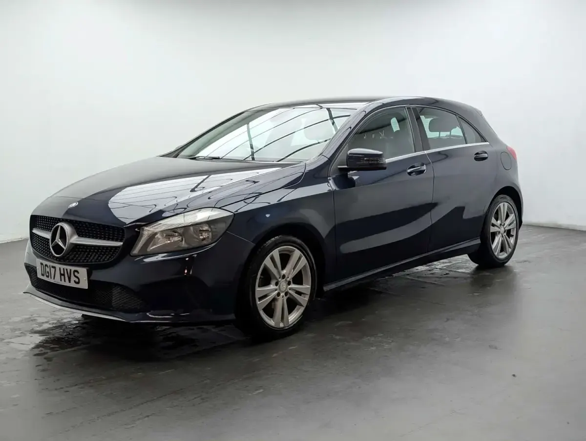 Używany Mercedes A200 2017 Niebieski Hatchback