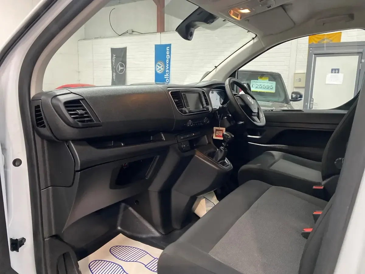 Used Vauxhall Vivaro S 100 HP (73 kW) 2023 White MPV