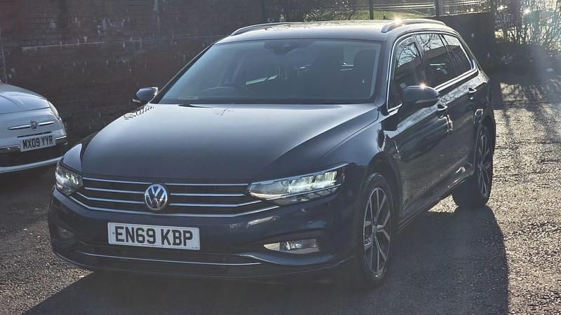 Used VW Passat SEL 120 HP (88 kW) 2020 Blue Estate