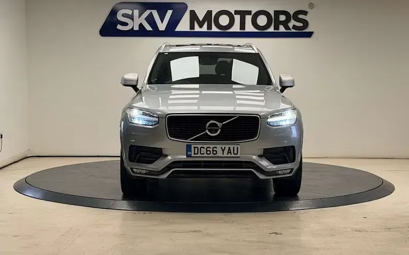 Used Volvo XC90 R-Design 235 HP (172 kW) 2019 SUV