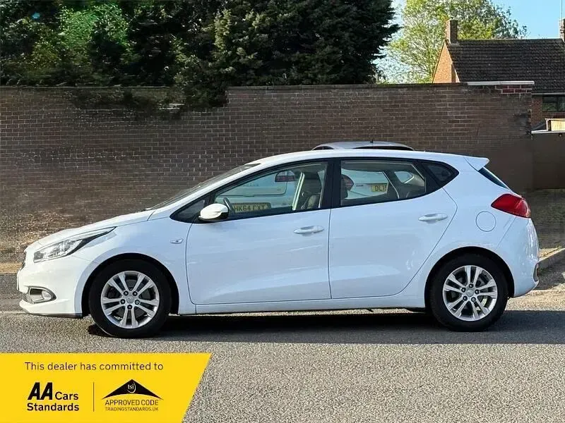 Begagnad Kia Ceed 2014 Vit Halvkombi