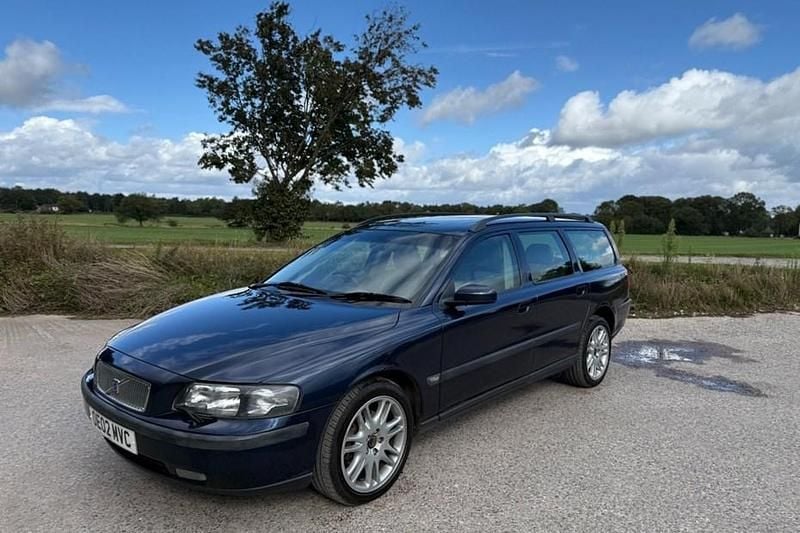 Blue Used 2002 Volvo V70 Estate | £2,950 (Fair price) - Image 1/1