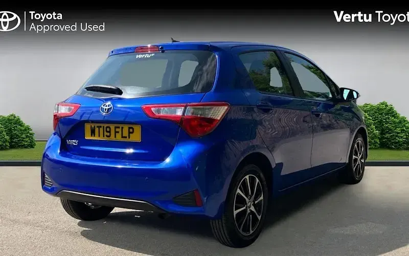 Used Toyota Yaris 111 HP (81 kW) 2019 Blue Hatchback