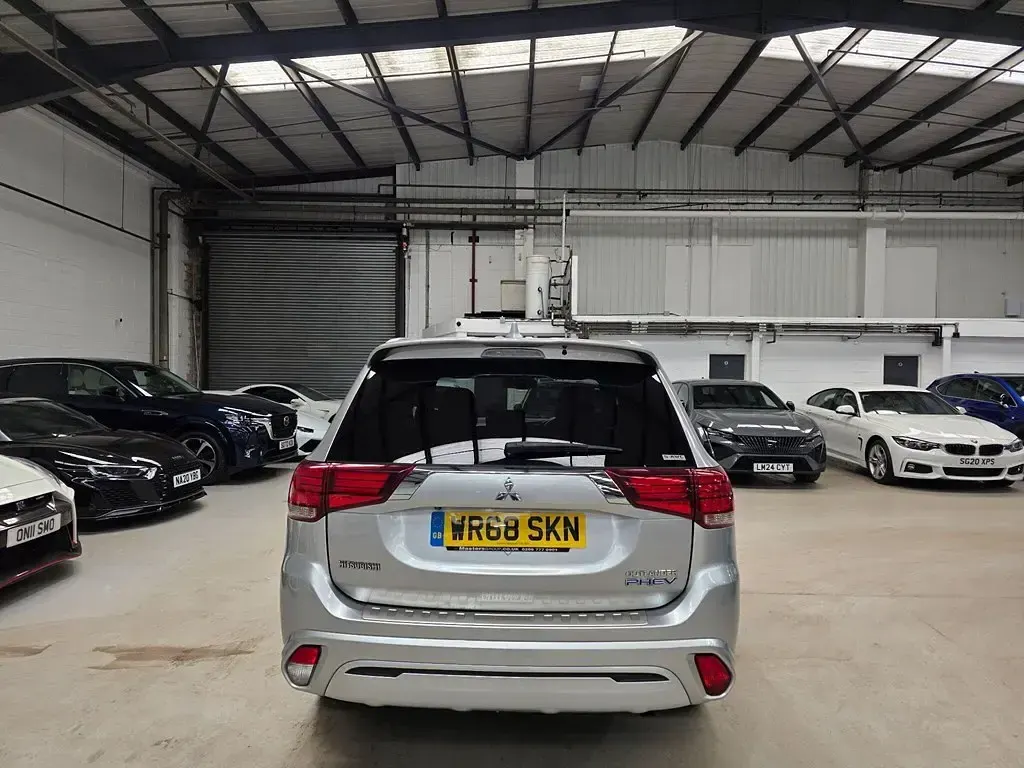 Used Mitsubishi Outlander P-HEV 2018 Silver SUV