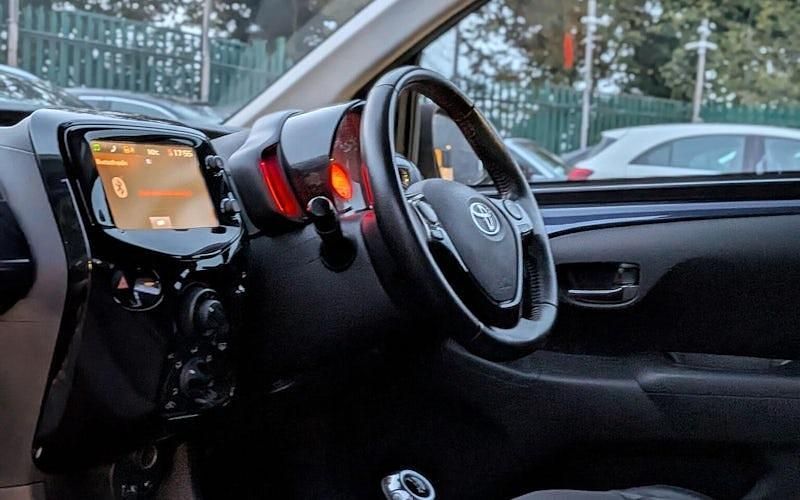 Gebraucht Toyota Aygo x-press 69 PS (50 kW) 2015 Blau Kleinwagen