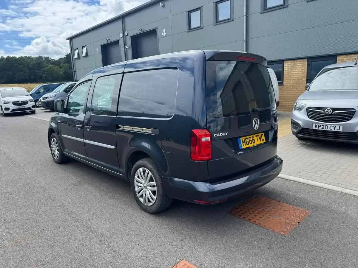 Used VW Caddy Maxi 102 HP (75 kW) 2017 Blue MPV