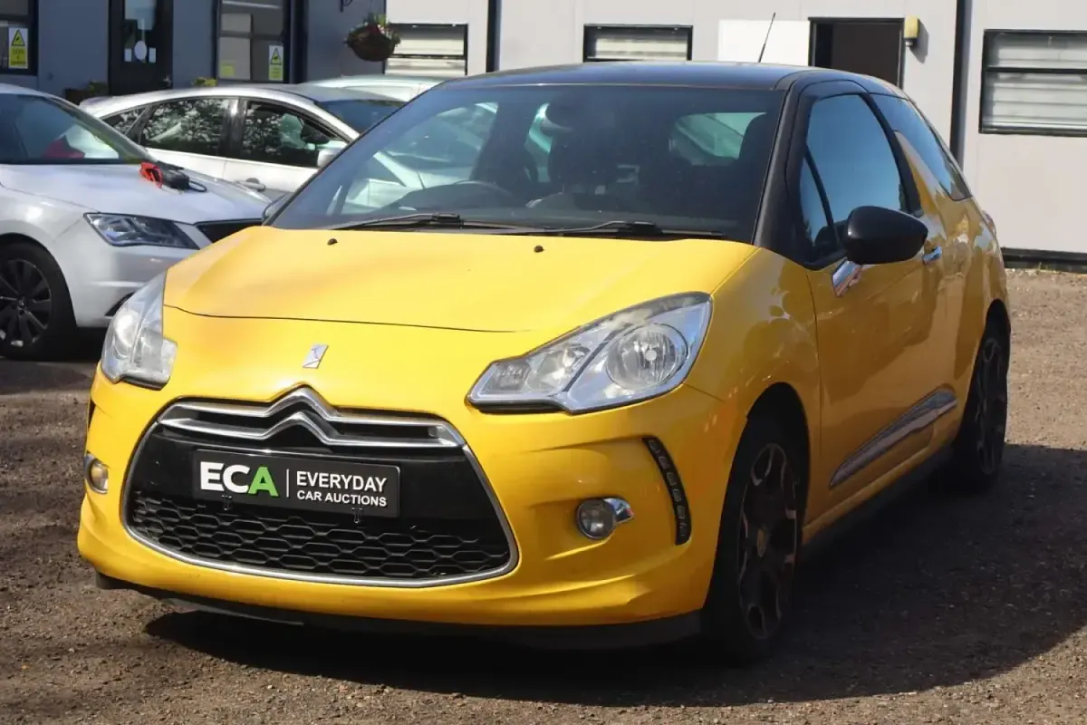 Usado Citroën DS3 2012 Amarelo Citadino