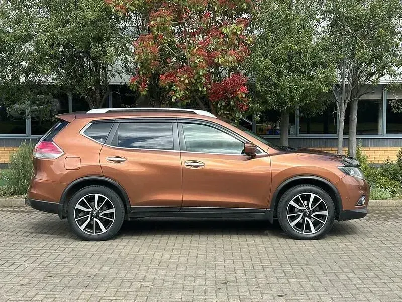 Used Nissan X-Trail S 130 HP (95 kW) 2015 Orange SUV
