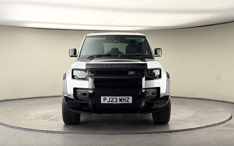 Used Land Rover Defender HSE 300 HP (220 kW) 2024 SUV