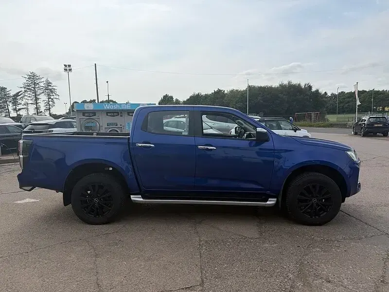 Used Isuzu D-Max 163 HP (119 kW) 2022 Blue Pickup