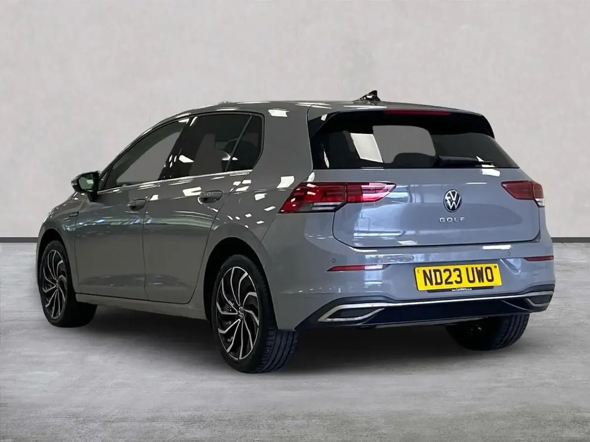 Second-hand VW Golf VIII Edition 130 CP (95 kW) 2023 Gri Hatchback