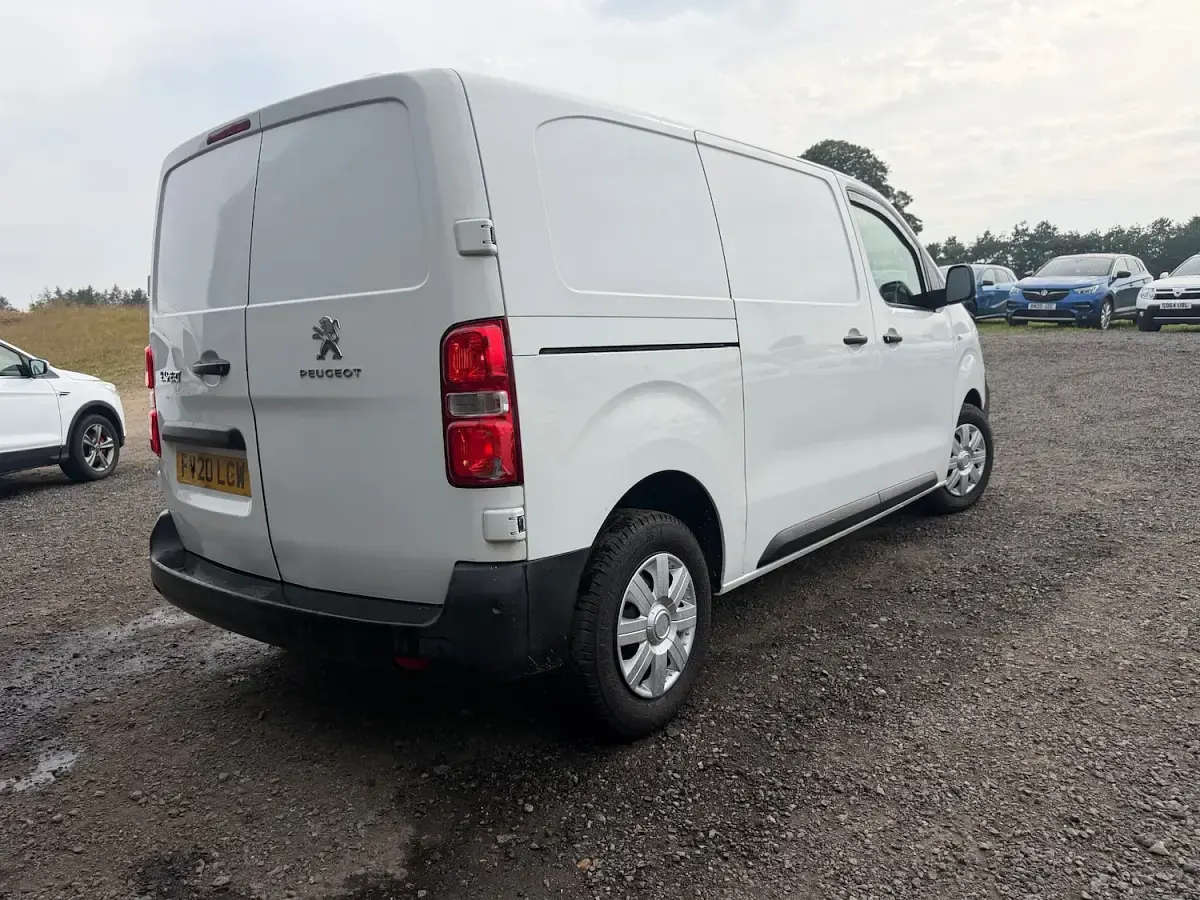 Used Peugeot Expert 120 HP (88 kW) 2020 White Van