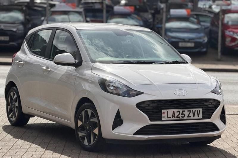 Used Hyundai i10 Advanced 63 HP (46 kW) 2025 White Hatchback