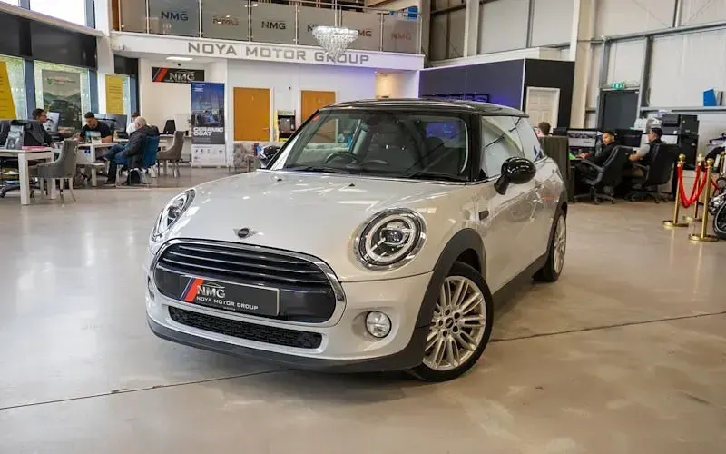 Used Mini Cooper Hatch 136 HP (100 kW) 2018 Silver Hatchback