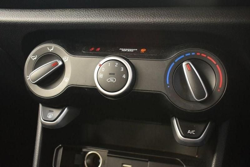 Used Kia Picanto 66 HP (48 kW) 2023 Yellow Hatchback