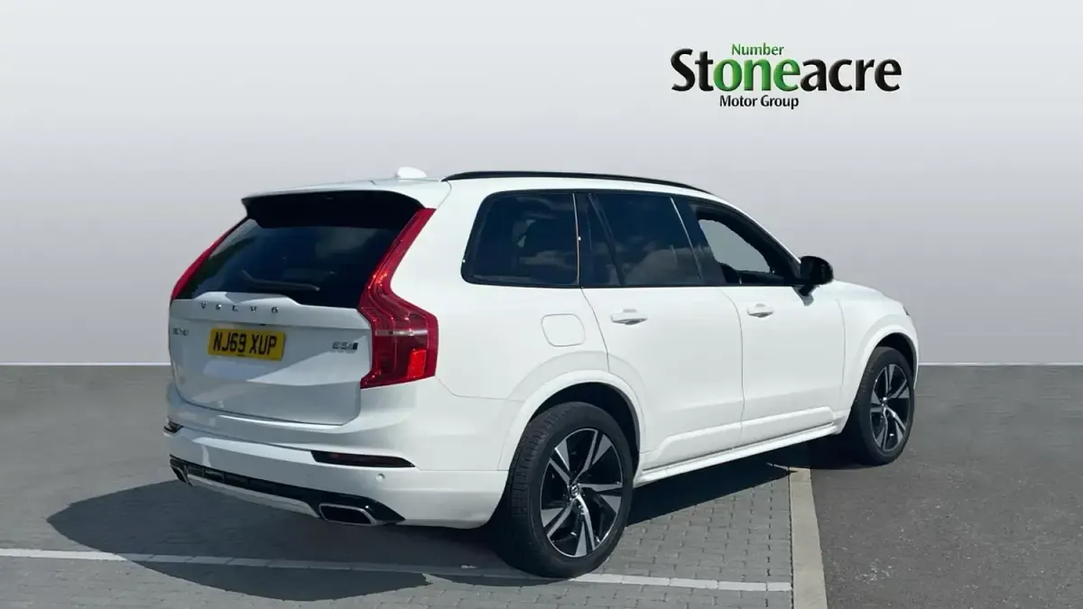 Used Volvo XC90 R-Design 232 HP (170 kW) 2019 White SUV