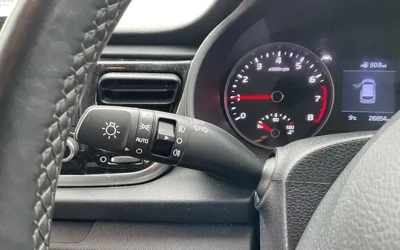 Used Kia Rio 101 HP (74 kW) 2019 White Hatchback