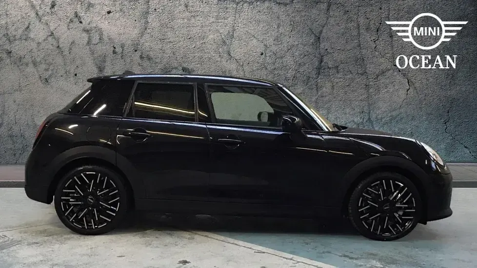 Used Mini Cooper Hatch 113 kW (154 HP) 2026 Black Hatchback