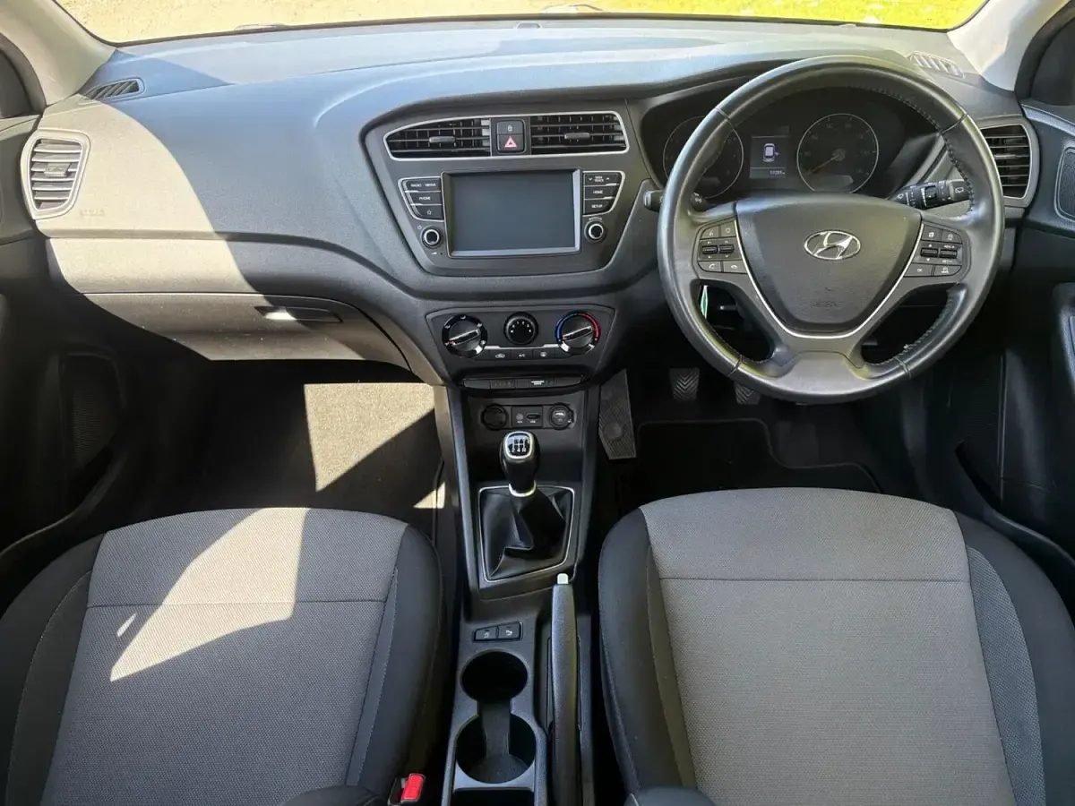 Used Hyundai i20 SE 84 HP (61 kW) 2019 Red Hatchback