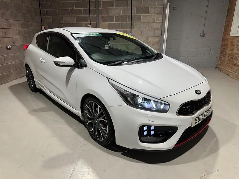 White Used 2015 Kia ProCeed Hatchback | £6,995 (Fair price) - Image 1/4