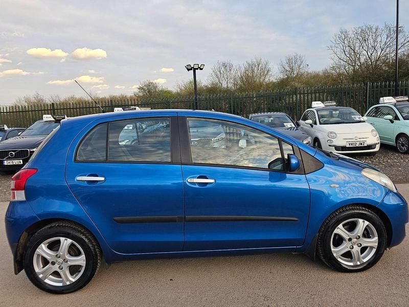 Used Toyota Yaris 2010 Blue Hatchback