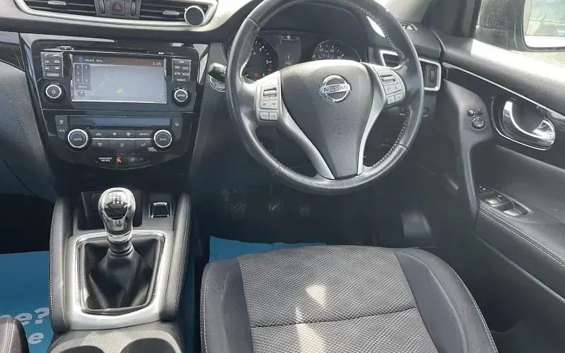 Used Nissan Qashqai N-TEC 110 HP (80 kW) 2015 Silver SUV