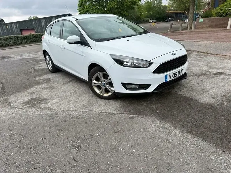 Usado Ford Focus Zetec 125 HP (91 kW) 2015 Branco Citadino