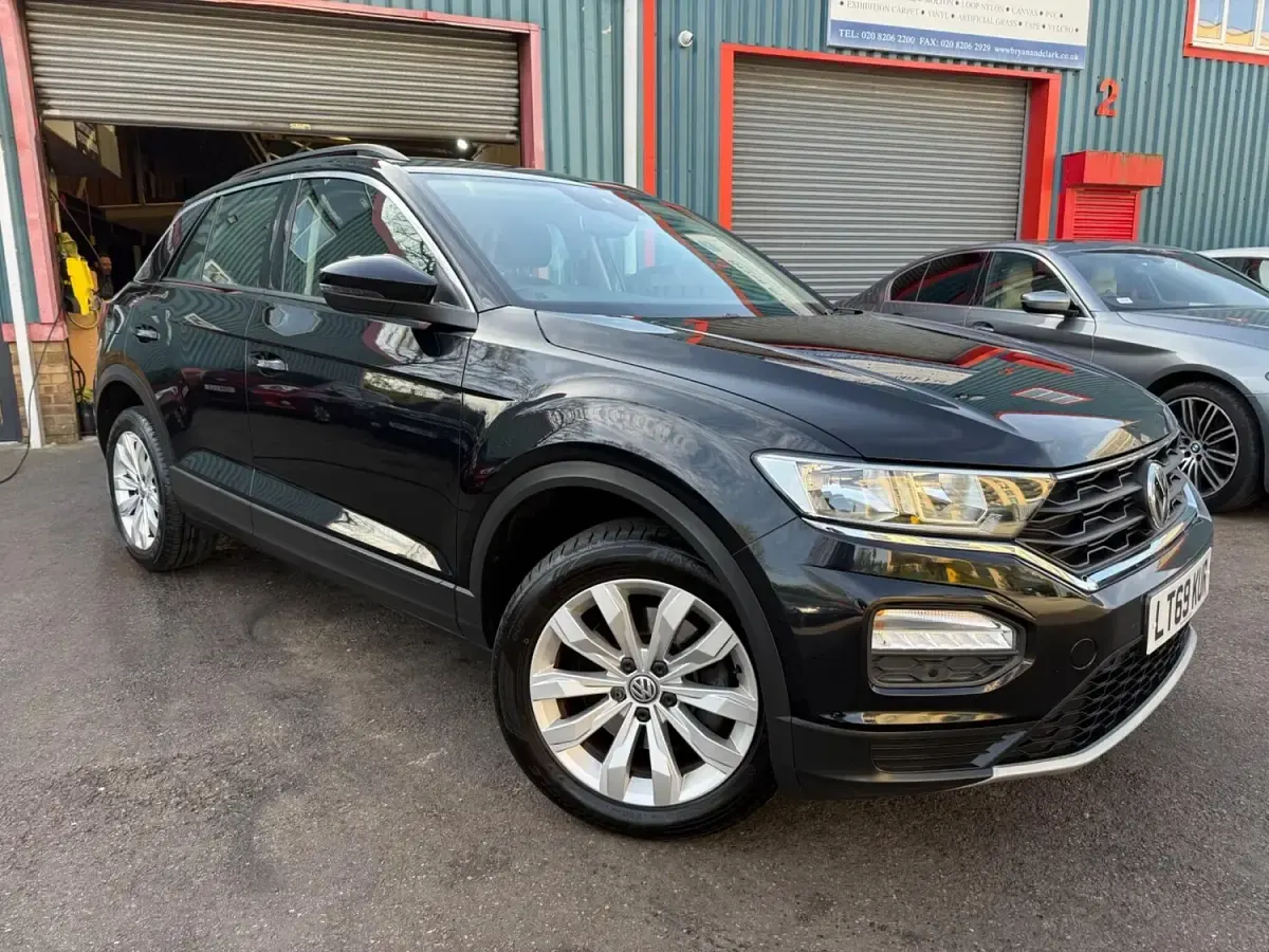 Used VW T-Roc SE 150 HP (110 kW) 2019 Black SUV