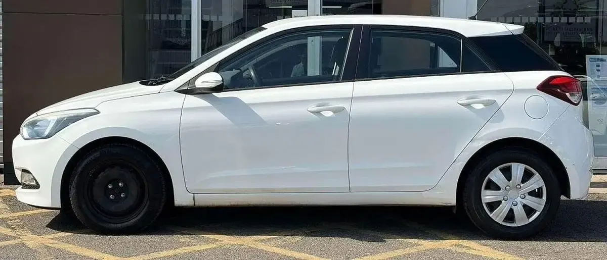 Used Hyundai i20 2015 White Hatchback
