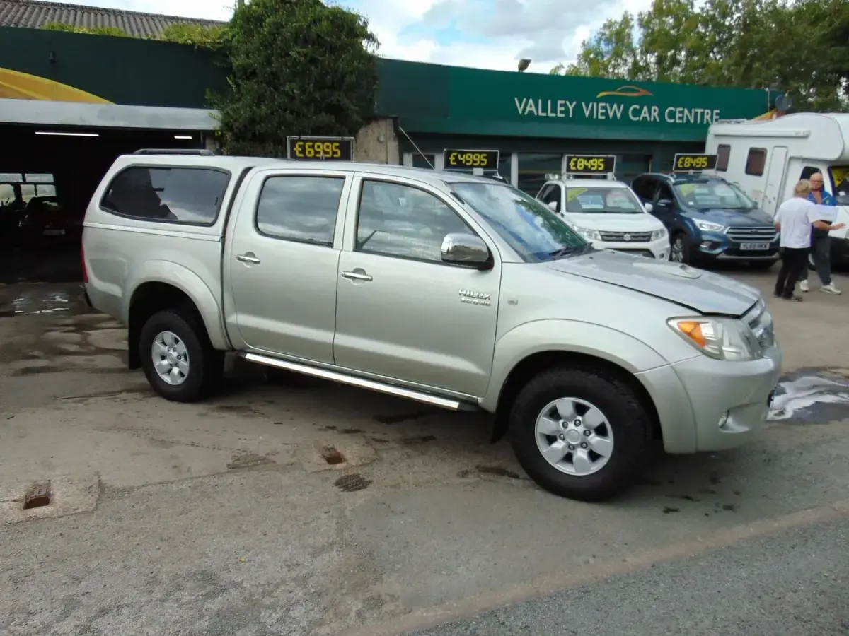 Used Toyota HiLux 171 HP (125 kW) 2008 Silver Pickup
