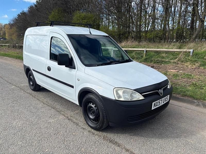Used Vauxhall Combo 75 HP (55 kW) 2007 White MPV