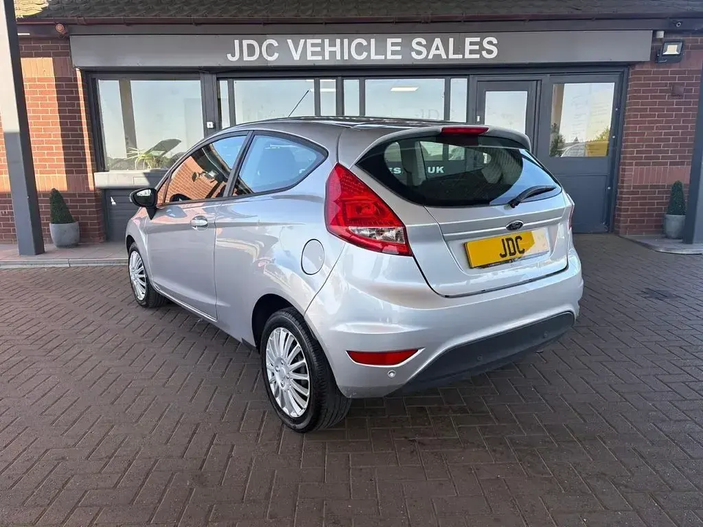 Used Ford Fiesta 82 HP (60 kW) 2011 Silver Hatchback