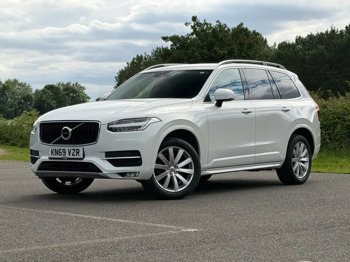 Used Volvo XC90 Momentum 235 HP (172 kW) 2019 White SUV