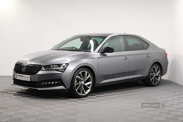 Gebraucht Skoda Superb SportlinePlus 150 PS (110 kW) 2024 Grau Kleinwagen