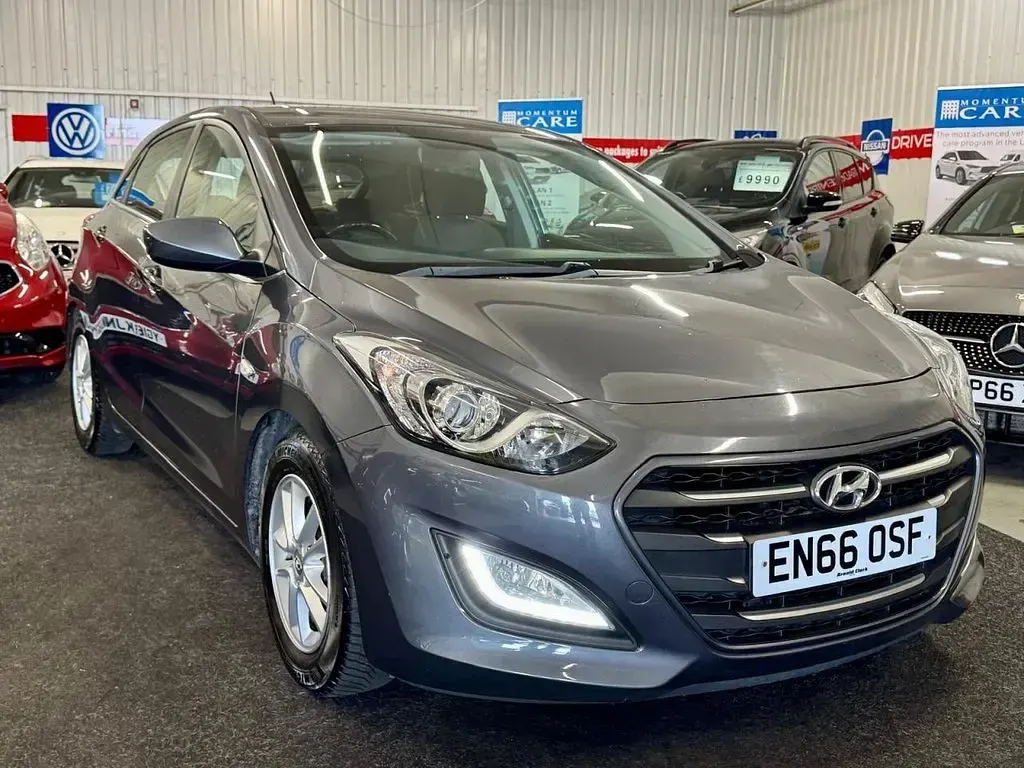 Used Hyundai i30 SE 110 HP (80 kW) 2016 Grey Hatchback
