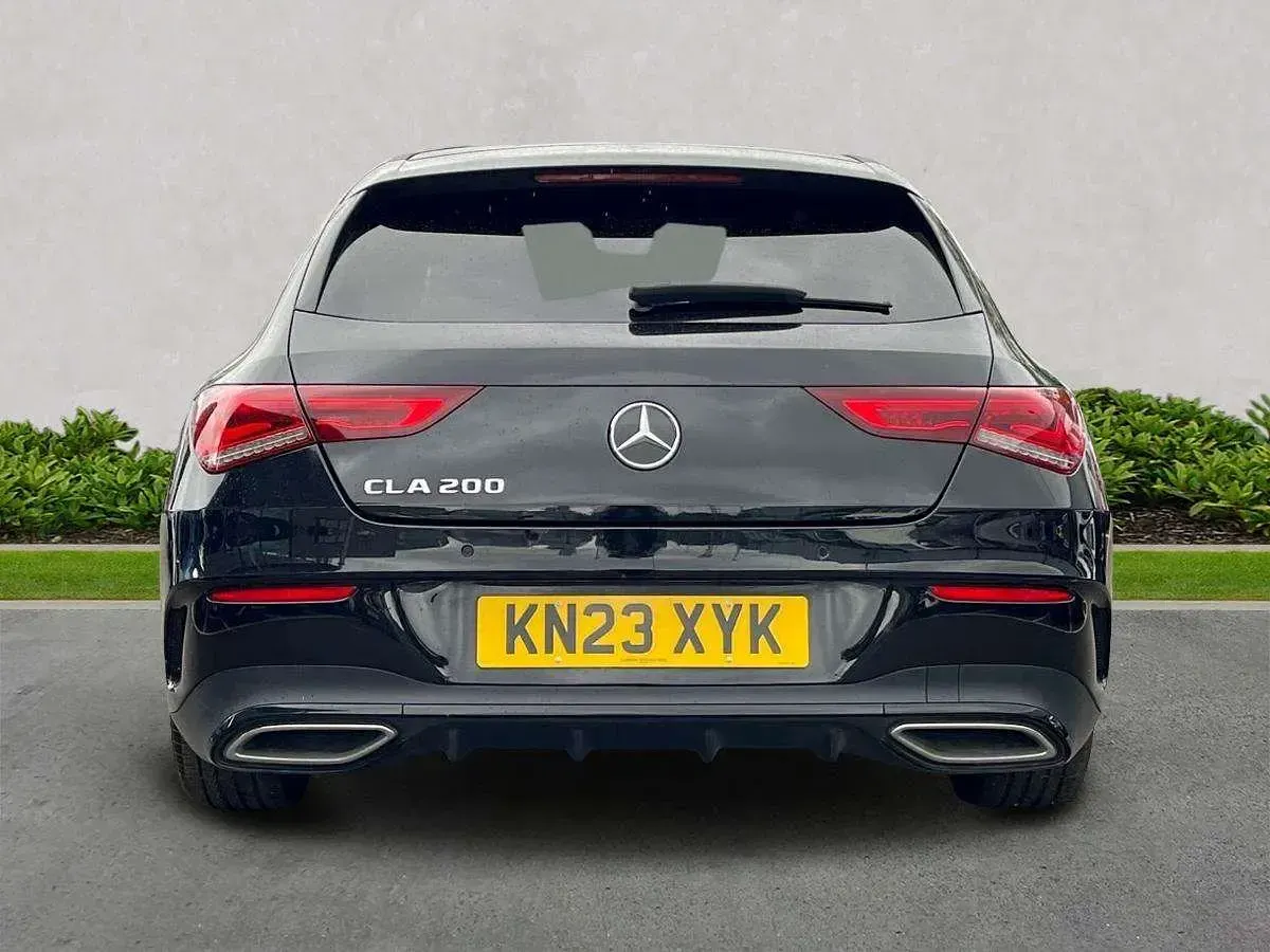 Begagnad Mercedes CLA200 Executive 2023 Svart Kombi