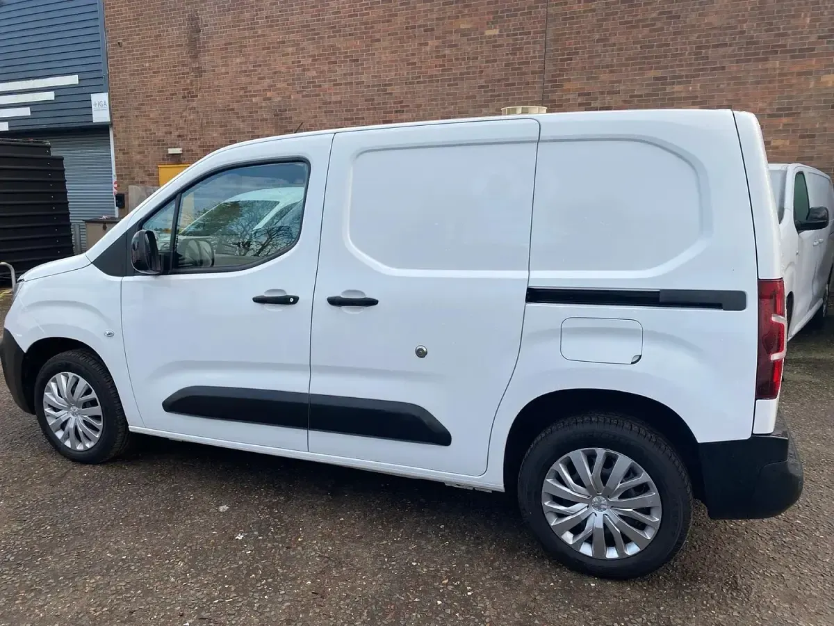 Used Peugeot Partner 2022 White MPV