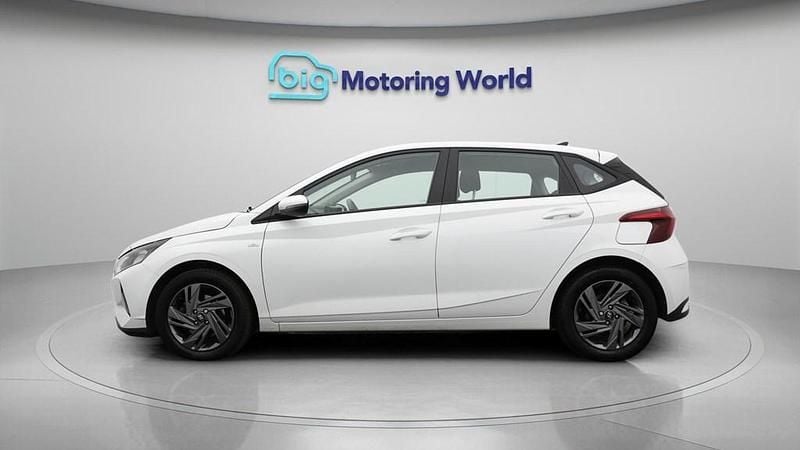 Used Hyundai i20 SE 100 HP (73 kW) 2023 White Hatchback