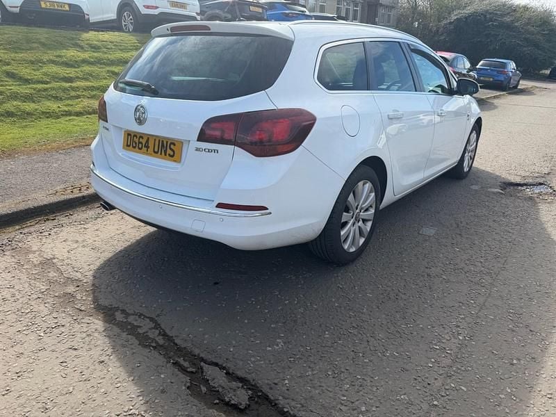 Used Vauxhall Astra Elite 2014 White Estate
