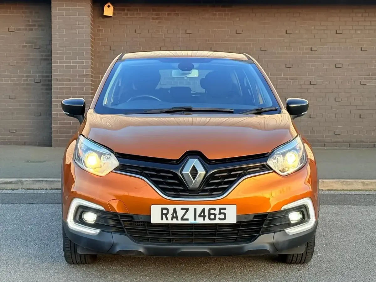 Used Renault Captur Dynamique 120 HP (88 kW) 2018 Orange SUV
