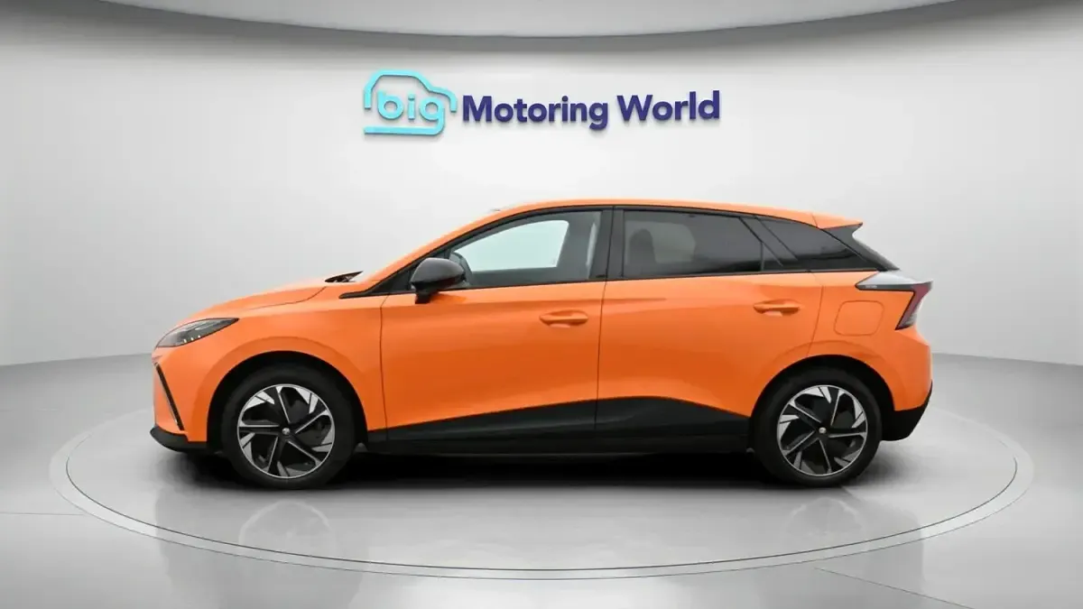 Used MG MG4 EV Trophy 319 kW (435 HP) 2023 Orange Hatchback