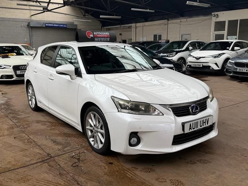 White Used 2011 Lexus CT200h Hatchback | £7,000 (Fair price) - Image 1/4